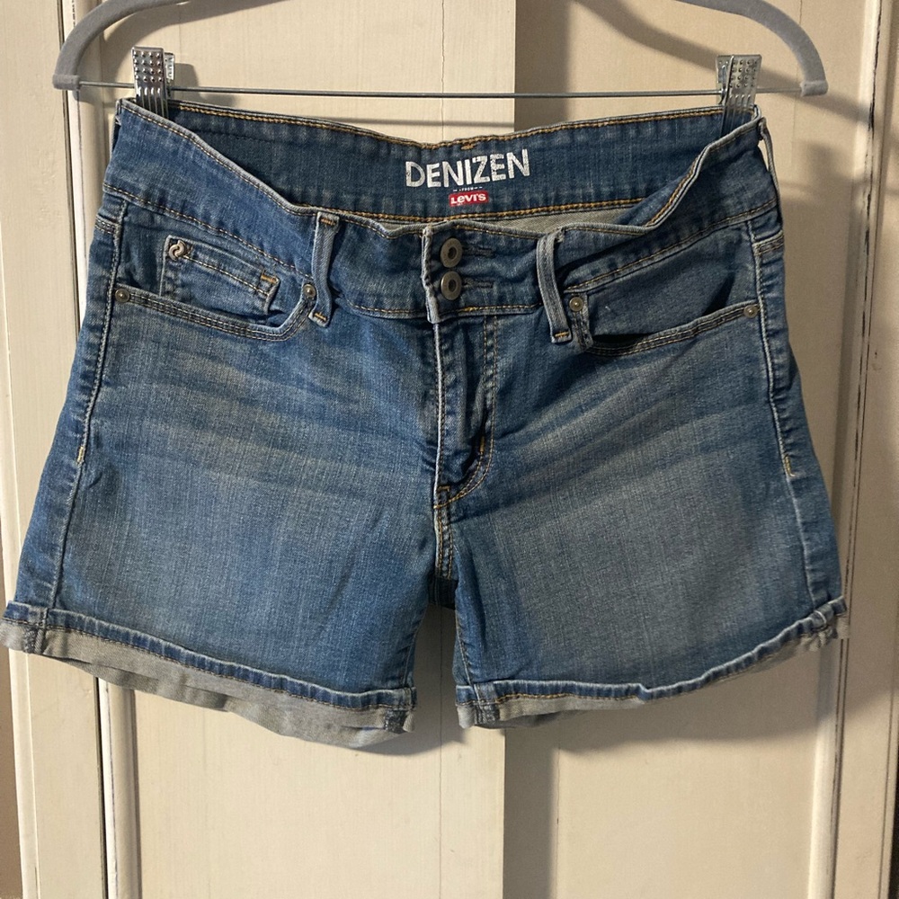 Denizen from Levi's Classic Blue Jean Shorts size 4